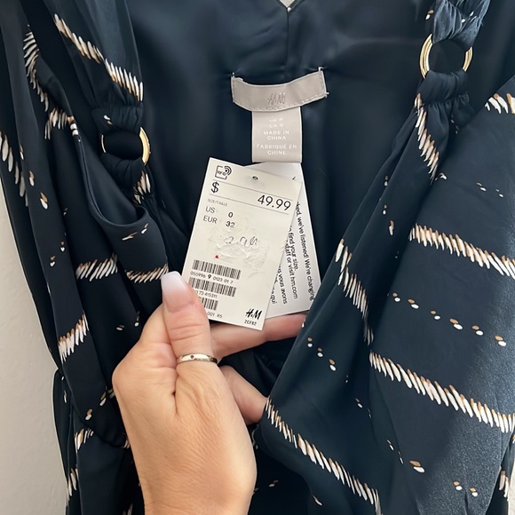 Navy blue with white and gold detail dress from H&M - Picture 8 of 9